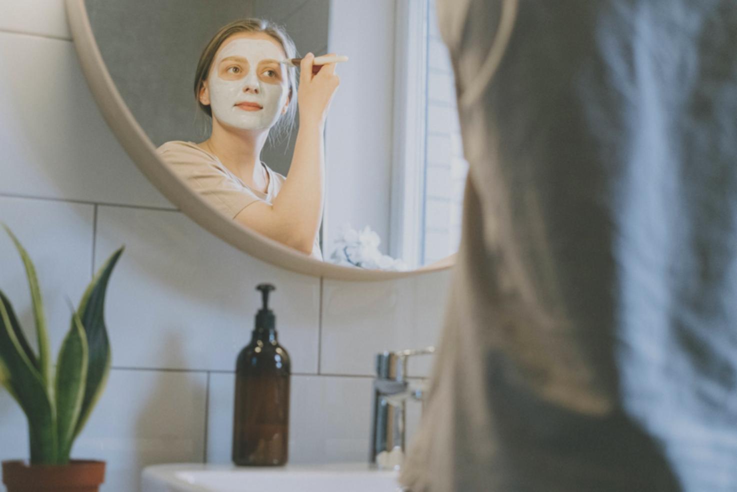 Démonstration de technique avancée de maquillage