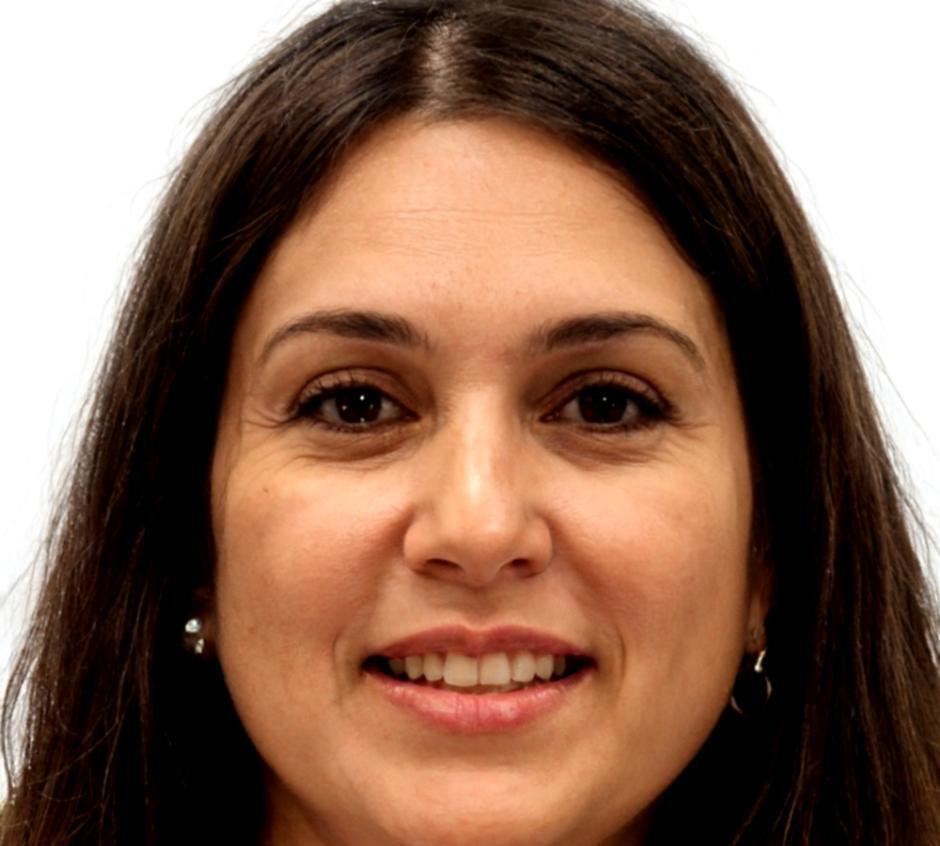 Portrait d'Élise Moreau, spécialiste en maquillage mariée
