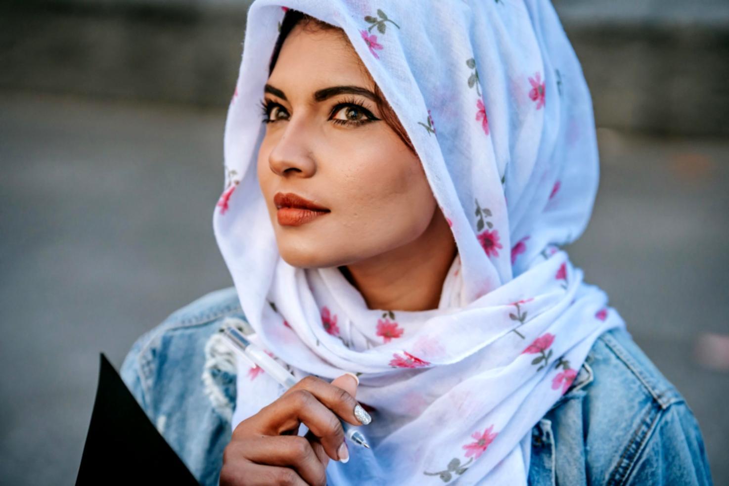Application de maquillage professionnel en studio